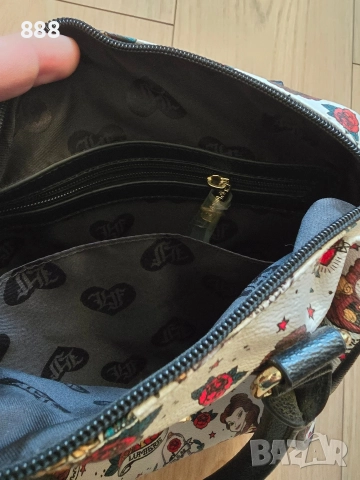 дамска чанта Loungefly Beauty and the Beast Belle, снимка 4 - Чанти - 43416013