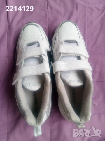 Бели маратонки с лепки