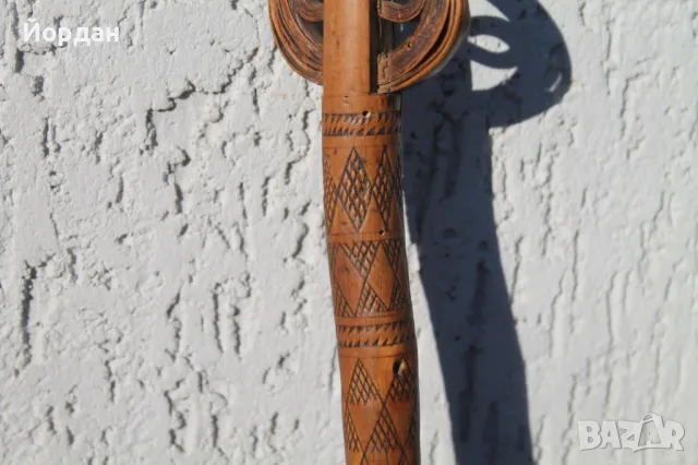 Стара хурка с примитивна резба, снимка 4 - Други ценни предмети - 49596228