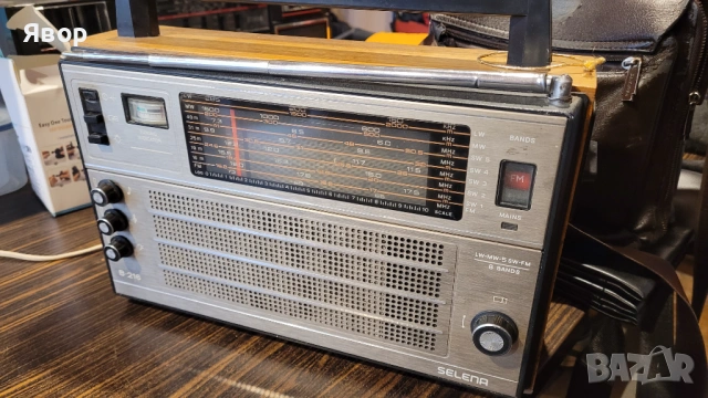 Радио Селена от соца ретро работещо, вкл. На 220 волта с кабел , снимка 3 - Аудиосистеми - 53498372