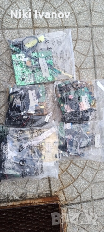 Платки от телевизори със счупени матрици.