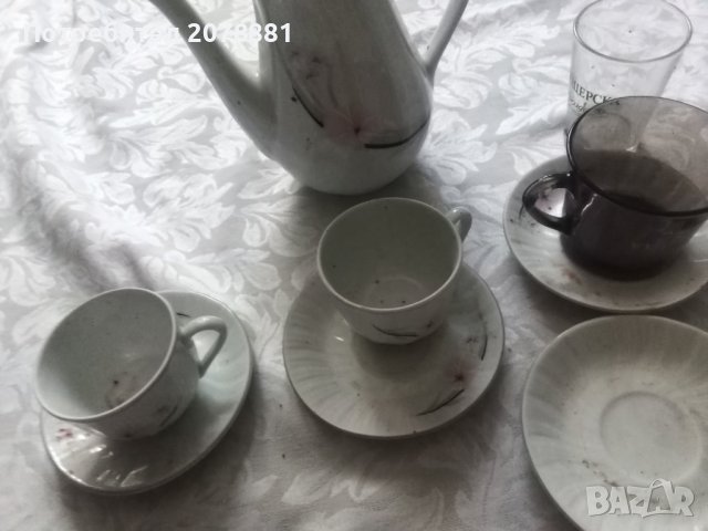 Чайник с чаши маркирани, снимка 1 - Сервизи - 41975767