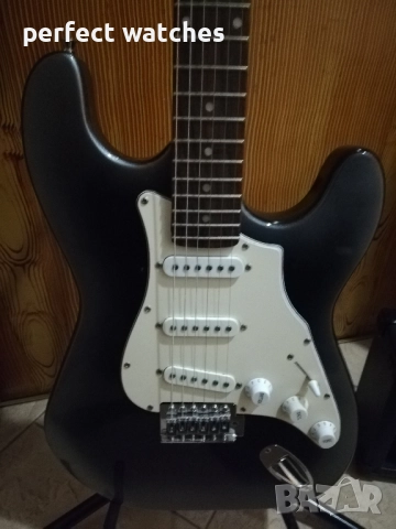 Електрическа китара Power Play с кубе и свързващ аудио кабел , снимка 3 - Китари - 52389404