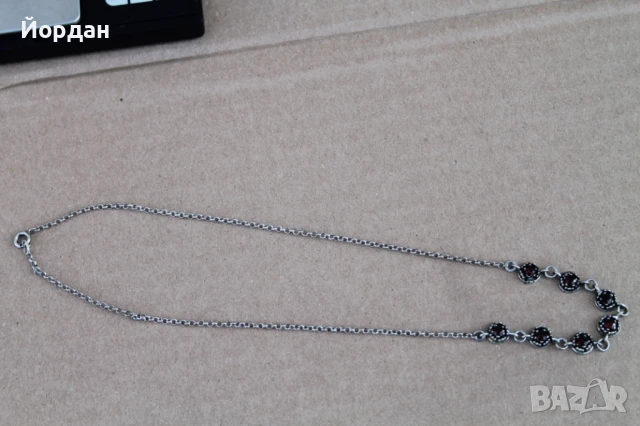 Сребърно колие с камъни гранати