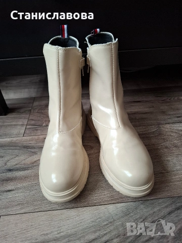 Боти Tommy Hilfiger и апрески Tom Tailor