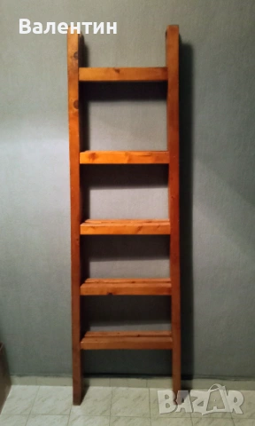 Разгъваема дървена стълба