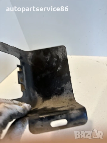 Държач за скоба на горивен филтър за Jeep Grand Cherokee 3.0 Crd (2012) 68142265AB, снимка 2 - Части - 53512548