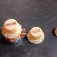 Vintage Cream Strat Knobs(1 volume,2 tone), снимка 1 - Китари - 39723998