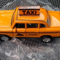 Метално такси,около 12 см,със звук и светлини, снимка 11 - Коли, камиони, мотори, писти - 23737501
