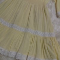 ИЗКЛЮЧИТЕЛНО КРАСИВА жълта рокля с бяла дантела , снимка 8 - Рокли - 40364447