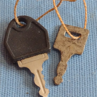 Два стари ключа от соца за куфар редки за КОЛЕКЦИЯ ДЕКОРАЦИЯ БИТОВ КЪТ 41926, снимка 2 - Други ценни предмети - 44835133