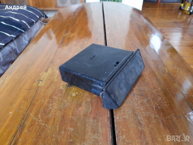 Стар автомобилен пепелник, снимка 1