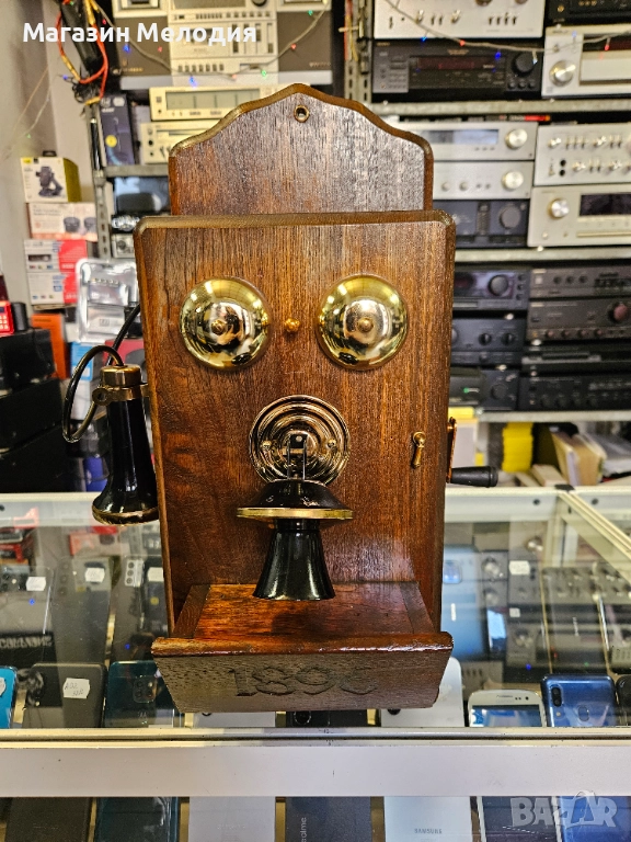Бар шкаф за алкохол във формата на стенен телефон с музикална кутия. , снимка 1