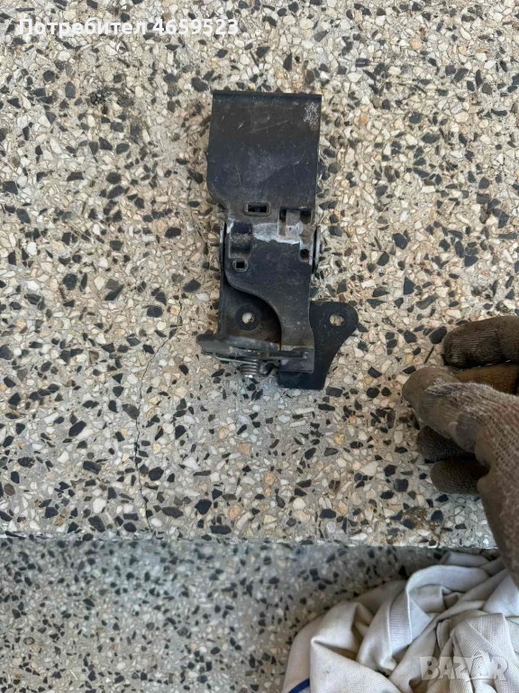 Кука към ключалката на предния капак на Ауди Audi A8 H4 D4 само за 30лв. 4h0823485c, снимка 1