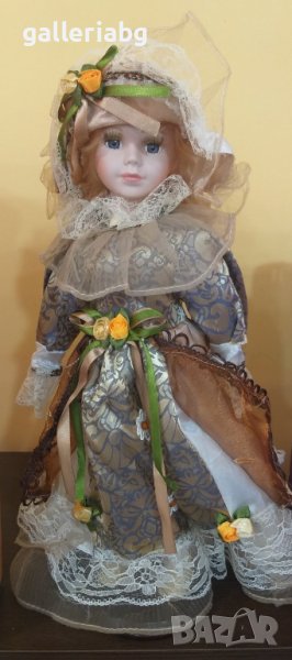 Много красива порцеланова, ренесансова кукла , снимка 1