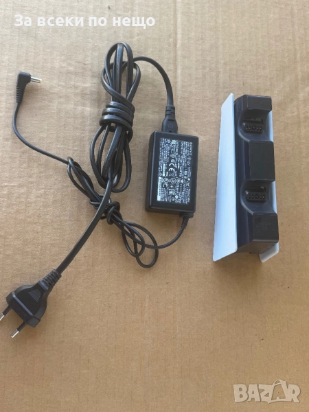 Оригинална Станция за зареждане Sony DualSense Charging Station (CFI-ZDS1) Playstation 5 , PS5, снимка 1