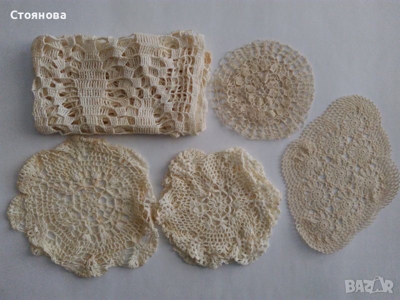 Ръчно плетени на една кука карета и салфетки, снимка 1