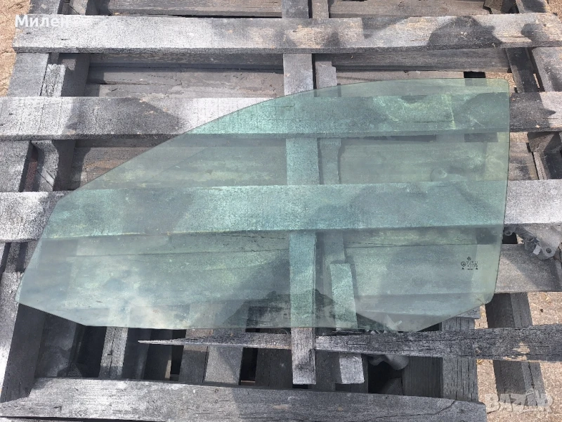 Странично Стъкло На Предна Лява Врата Volkswagen Golf 4 ка 1998-2005 Година , снимка 1