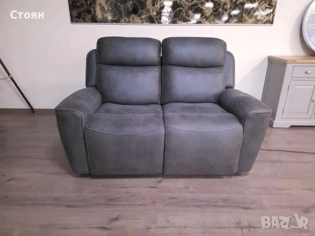 Тъмно сив диван от плат двойка с електрически релаксиращ механизъм, снимка 7 - Дивани и мека мебел - 51954978