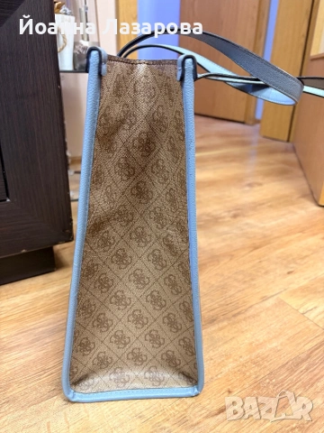 Дамска чанта Guess, снимка 3 - Чанти - 53738188