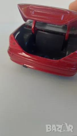 Mercedes Benz slk 1/24 maisto, снимка 4 - Колекции - 56057900