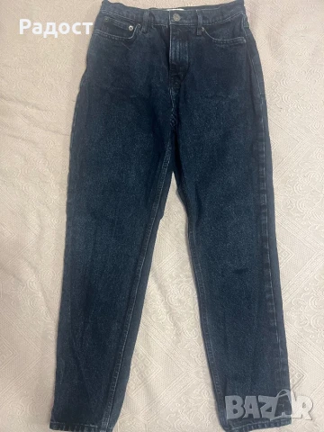 Дънки на известна марка.