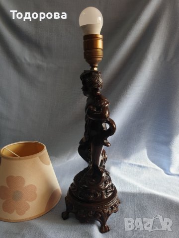 Стара настолна лампа от тежка ,метална пластика, снимка 4 - Антикварни и старинни предмети - 41489808