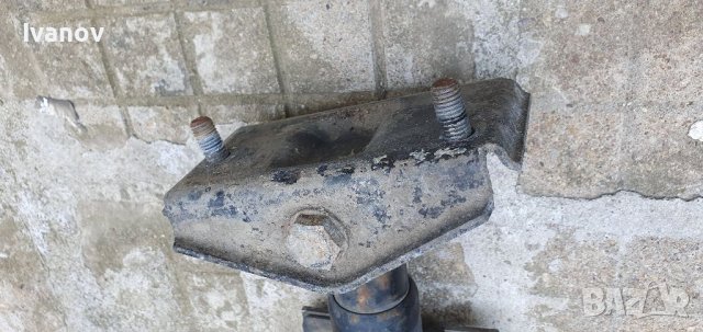 Буфери за предна броня бмв е34 51118126601 ляв десен буфер bmw e 34 51118138528, снимка 4 - Части - 41626235