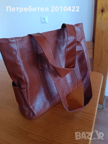 Дамска чанта с размери 34/28/9.5 см. Нова.