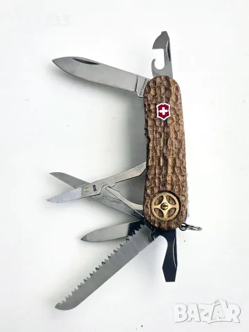 Victorinox Evolution 17 walnut