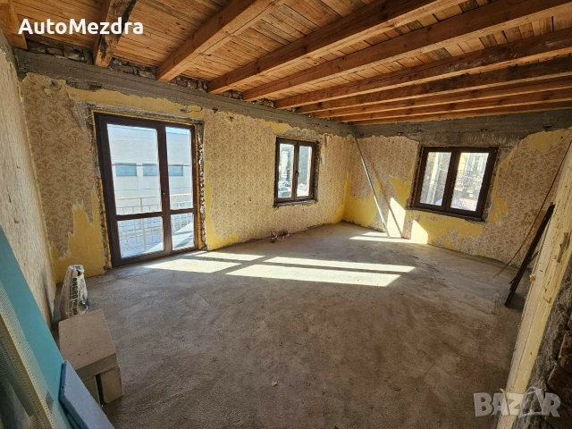 продава се къща в центъра на Мездра