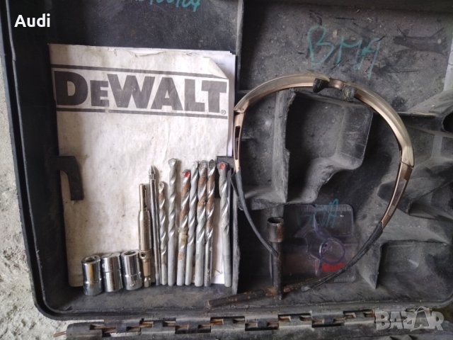 Винтоверт DEWALT Комплект:  боди, зарядно,  батерия 14.4V, куфар. Бонус 7 броя свредла за бетон, снимка 5 - Винтоверти - 41422602