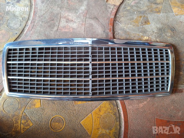 Декоративна Решетка Във Предния Капак Пред Радиатора Mercedes C-Class W202 от 1993-2001 Година , снимка 7 - Части - 42337955