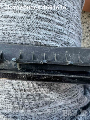 Черна лайсна на малко задно ляво триъгълно стъкло на Audi A8 D4 H4 Long само за 50лв. 4h4853377, снимка 3 - Части - 52901621