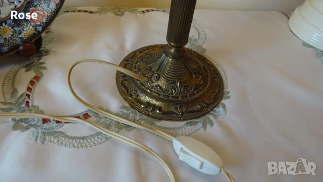 Голяма настолна лампа  в стил Рустик, метал, стъкло и порцеланова част., снимка 11 - Настолни лампи - 51184033