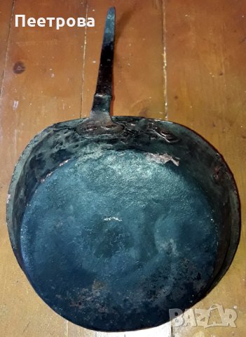 Стар меден тиган с желязна дръжка, вероятно от началото на 20-ти век., снимка 3 - Антикварни и старинни предмети - 35668924