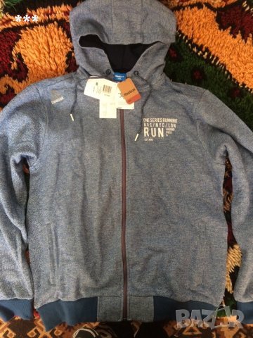 Продавам оригинален суичър Reebok