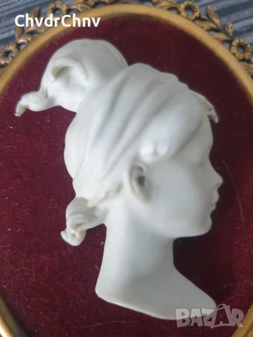 2бр чифт малки порцеланови бюстове-пана/кадифе-камея/релефна картина/бронзова рамка 10х9см, снимка 3 - Антикварни и старинни предмети - 51331888