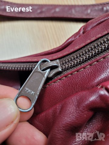 Малка чанта в бордо с регулираща дръжка, снимка 13 - Чанти - 39904466