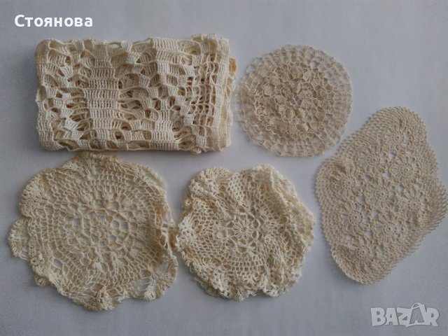 Ръчно плетени на една кука карета и салфетки