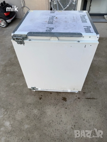 Малък хладилник Bosch за пълно вграждане 82 см , снимка 7 - Хладилници - 52629369