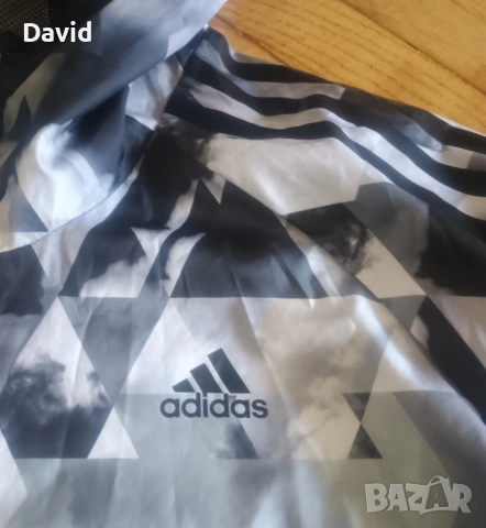 Оригинално Дамско яке/ветровка Adidas Own The Run , снимка 4 - Якета - 53836346