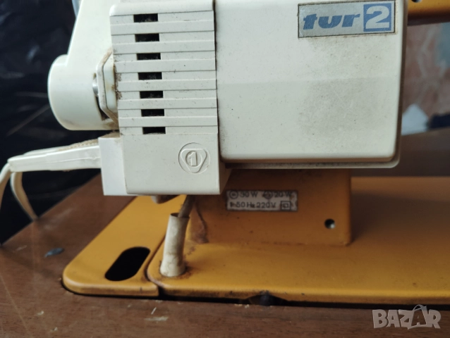 Шевна машина Lucznik preedom 466 използвана, снимка 4 - Шевни машини - 51605014