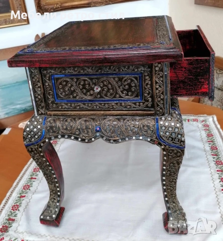  Малко, ориенталско шкафче  с едно чекмедже декорации и наситени орнаменти. , снимка 10 - Шкафове - 51795195