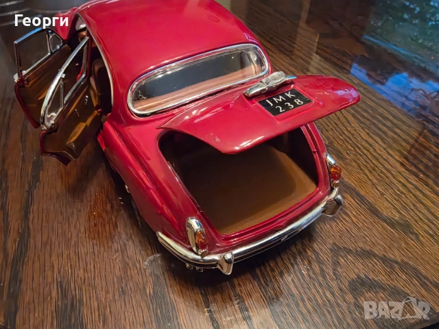 Maisto Jaguar Mark II 1959 1/18 Burago, снимка 4 - Колекции - 53702737