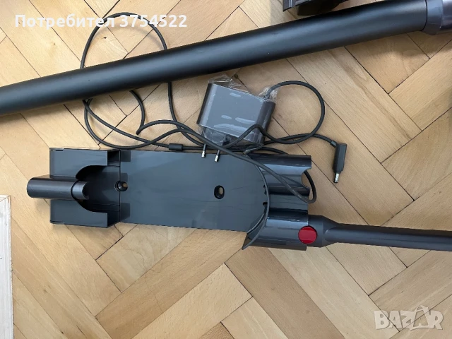 Вертикална прахосмукачка Dyson V8 sv25, снимка 5 - Прахосмукачки - 51218185