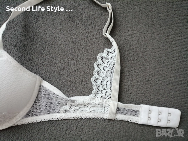 70B Triumph бял луксозен дантелен сутиен, снимка 13 - Бельо - 52907931