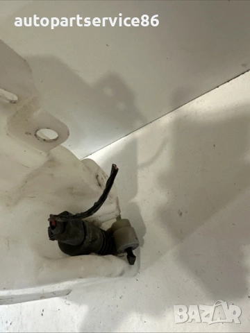 Резервоар за течност за чистачки за Peugeot 4007 2.2 HDI (2009) , снимка 2 - Части - 53681690