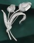 Брошка за ревера на дамско сако ”Две бели рози”, снимка 1 - Колиета, медальони, синджири - 40368772