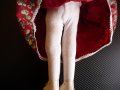 Порцеланова кукла с червена рокля на цветя готина, снимка 6